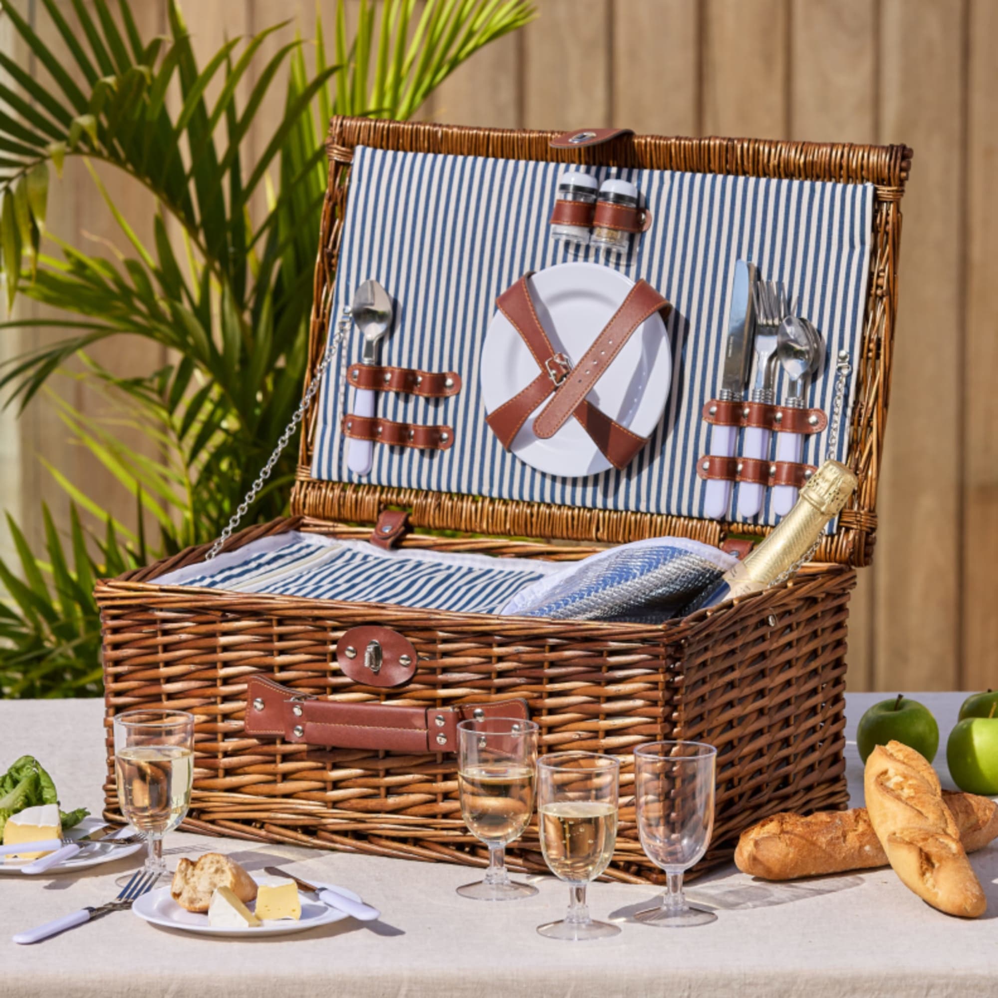 Picnic baskets Kitchen Warehouse